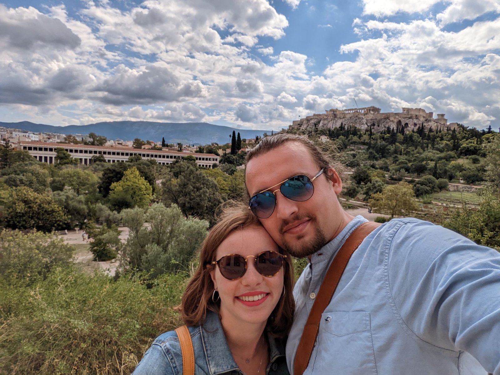 Nous deux devant l’Acropole, à Athènes